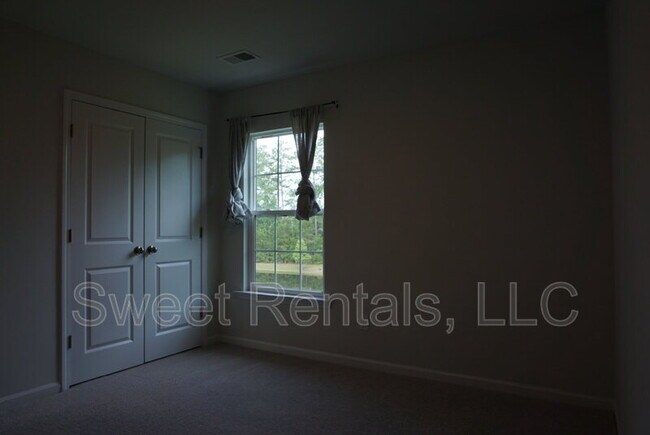 Building Photo - 210 Daniels Creek Cir