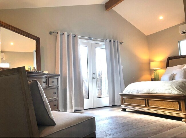 Building Photo - 2687 Ferdinand Rd