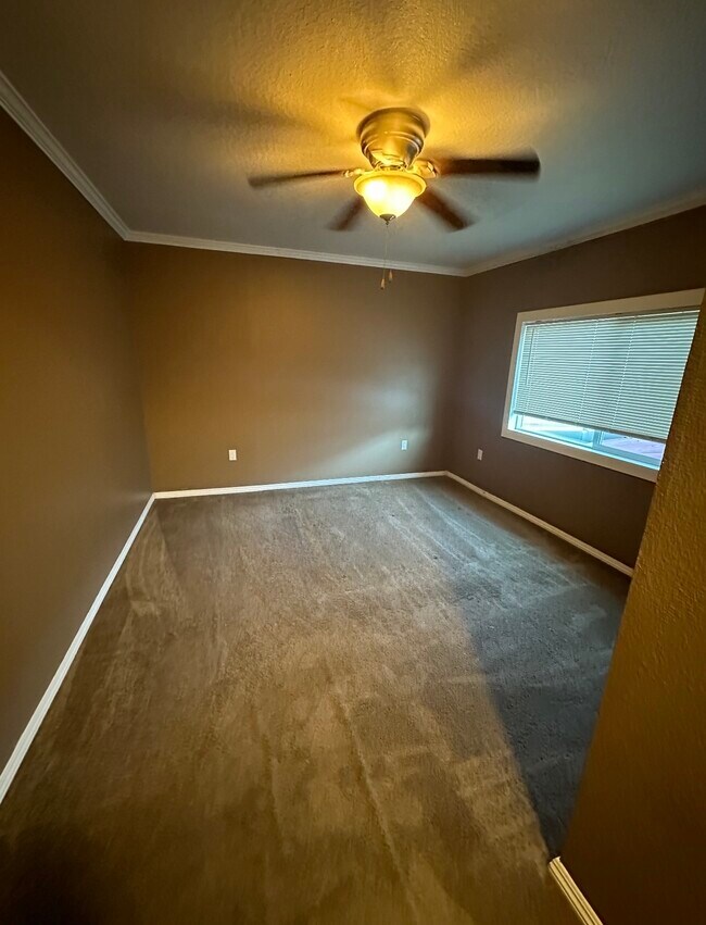 Building Photo - 1649 S State St