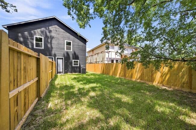 Building Photo - 5610 Kittridge St