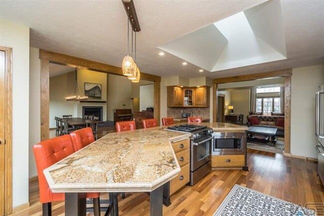 Building Photo - 4404 S Yellowstone Ln