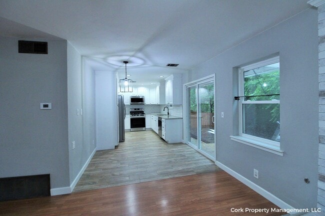 Building Photo - 609 Belle Air Ave