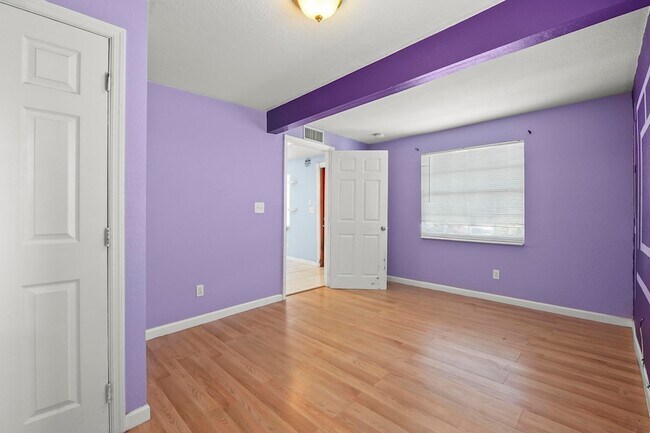 Building Photo - 816 20th St
