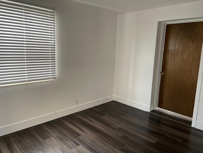 Building Photo - 250 E 600 S