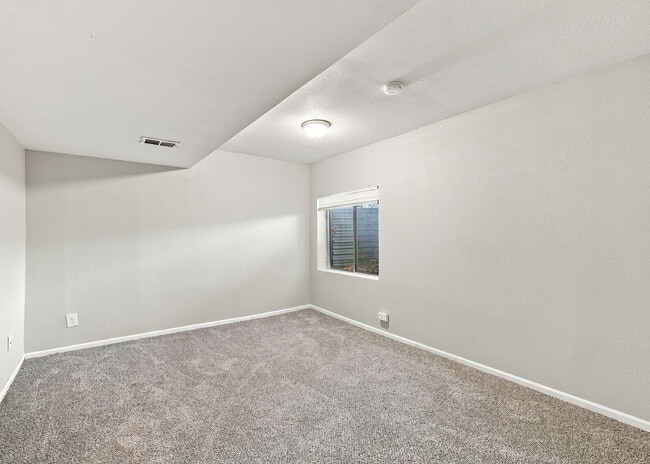 Building Photo - $2,695.95 - 3 Bed, 2.5 Bath Newly Updated Townhome in Centennial with Central AC