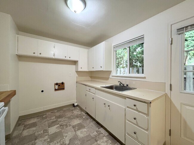 Building Photo - sw165th