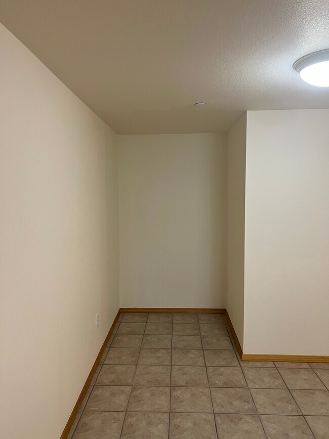Storage and/or work space - 2171 NE Multnomah St