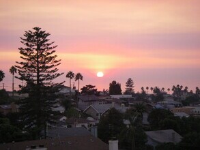 Building Photo - Upper Unit with Ocean View In OB - Complet...