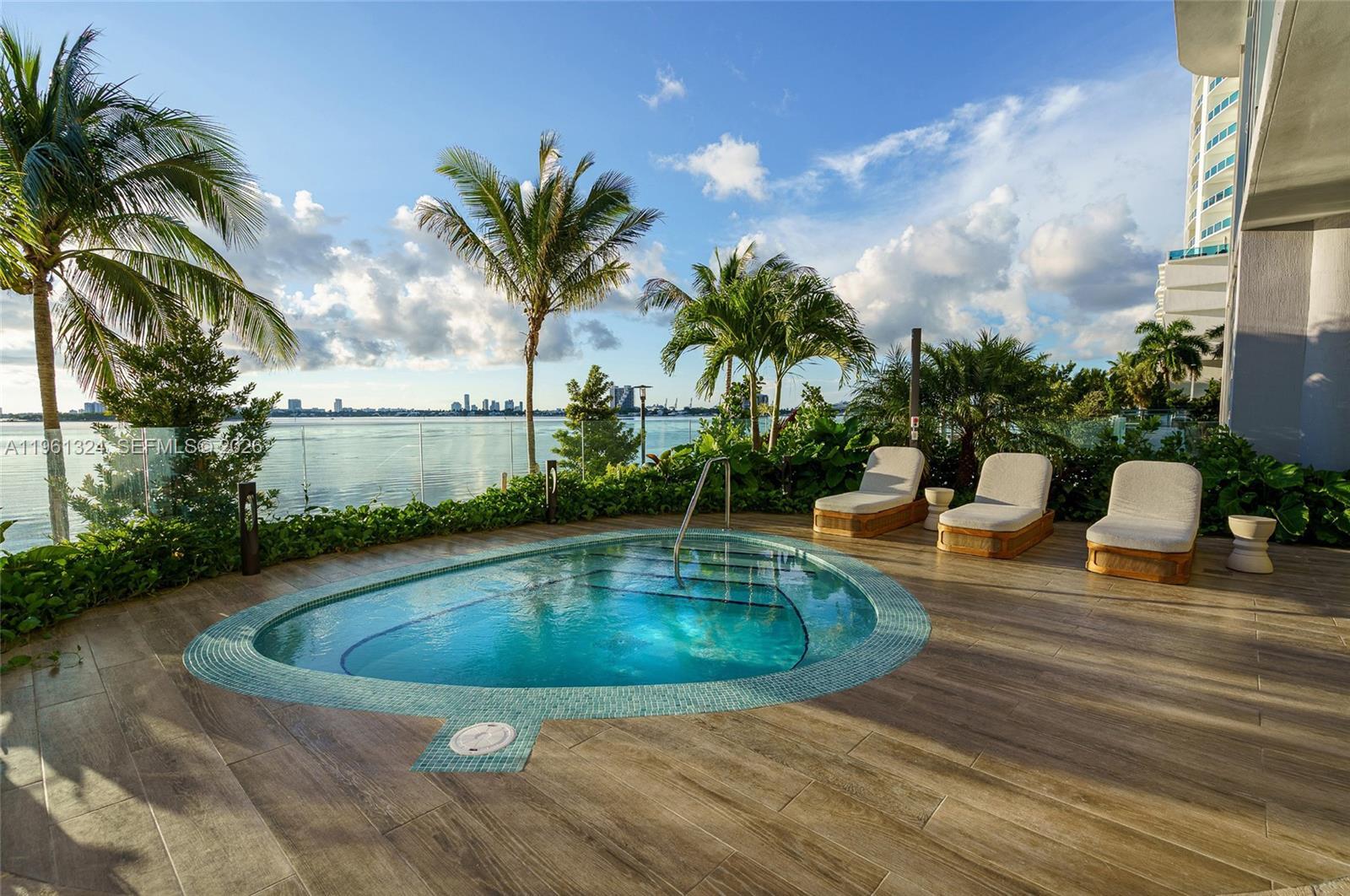 Building Photo - 700 NE 24th St