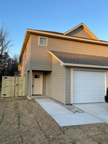 Building Photo - 403 W Elm St