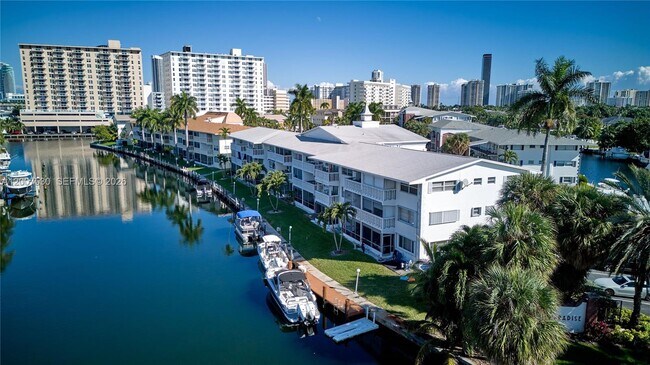 Building Photo - 470 Paradise Isle Blvd