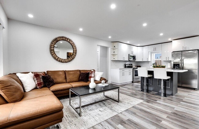 Building Photo - 3201 SW 9th Ave