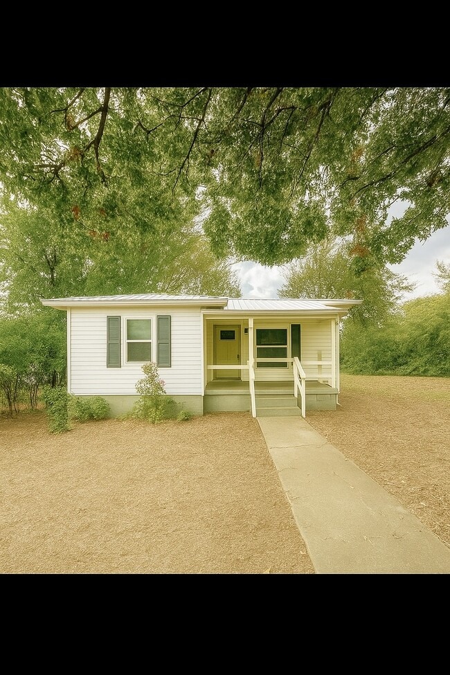 Primary Photo - 5 1st St