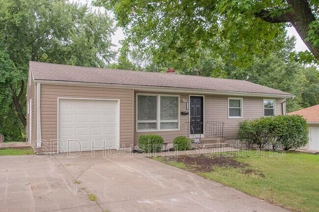 Primary Photo - 11225 E 32nd Terrace S