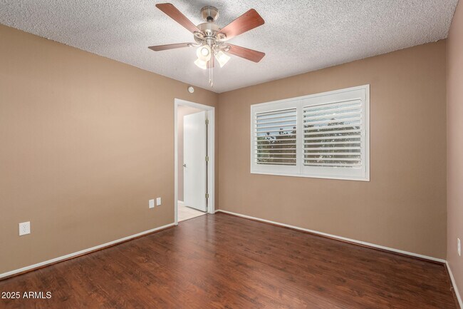 Building Photo - 9430 W Arrowhead Dr