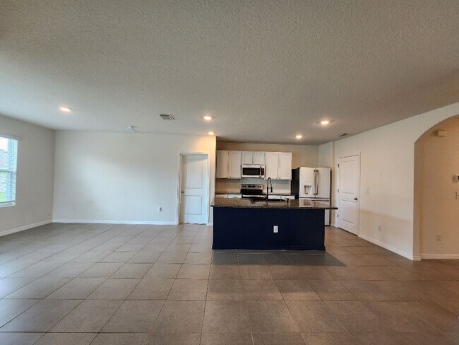 Building Photo - Gorgeous 2020 Construction, LIKE NEW!!! 3-...