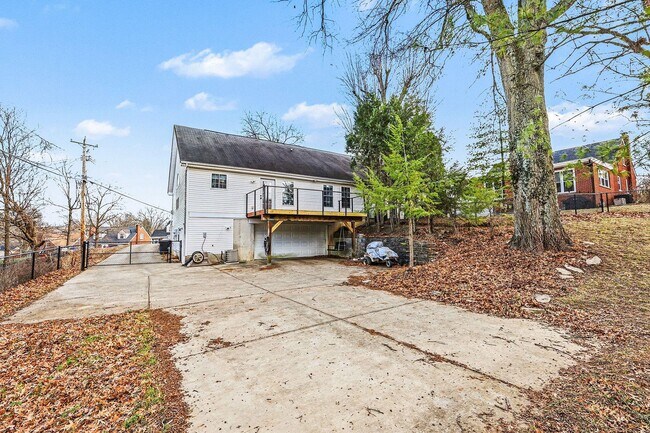 Building Photo - 111 Basswood Cir