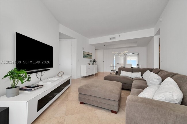 Building Photo - 16001 Collins Ave