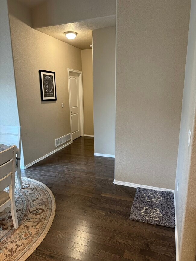 Building Photo - 9958 Golf Crest Dr