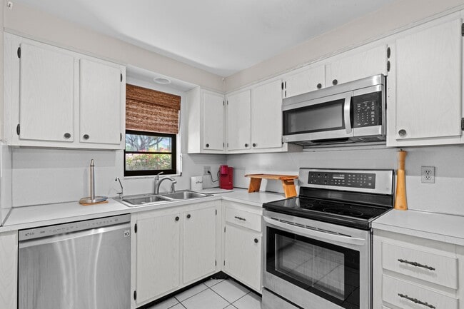 Building Photo - 2450 Deer Creek Country Club Blvd