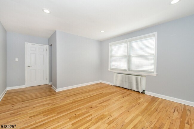 Building Photo - 349 Bloomfield Ave