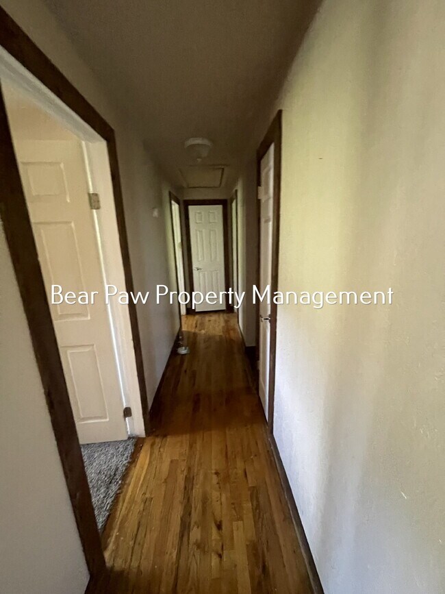 Building Photo - Cute upper level duplex in Kittredge!!
