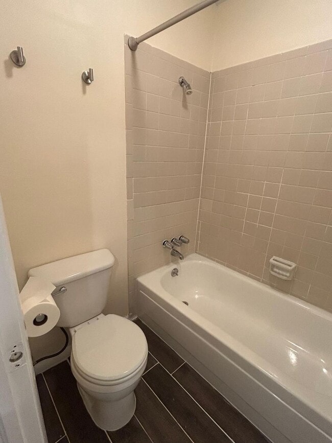 Building Photo - (1) Bed/(1.5) Bath Cardinal Creek Condo Avail NOW!