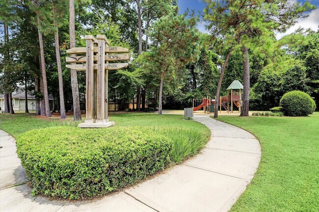 Building Photo - 18063 Crescent Royale Way