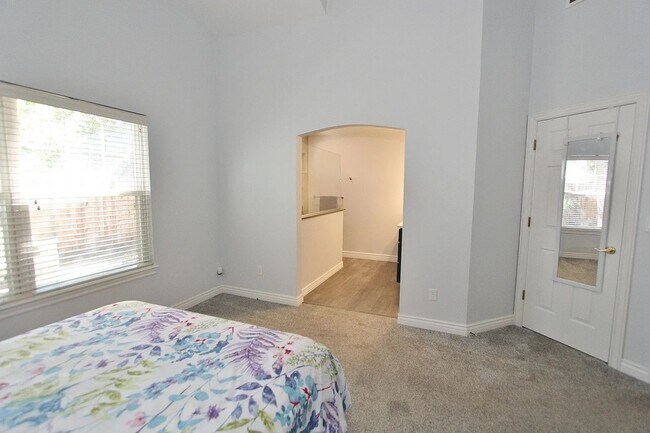 Building Photo - Charming Single-Level Home in Southeast Bo...