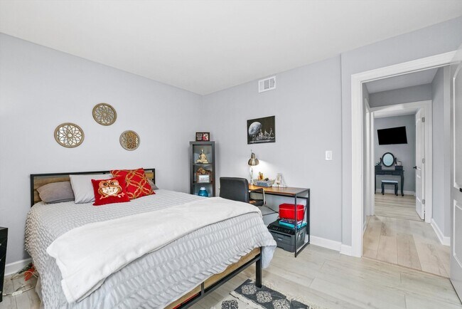 Building Photo - 1758 Sussex Walk