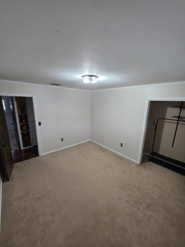 Building Photo - 318 Powell Dr