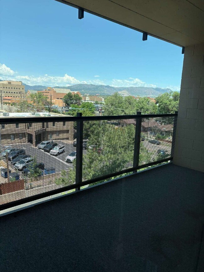 Building Photo - 1 bedroom Utilities Included - Downtown Citywalk