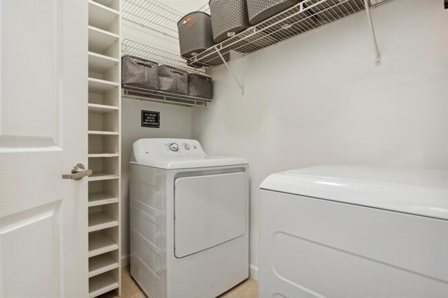 Building Photo - 1850 Cotillion Dr