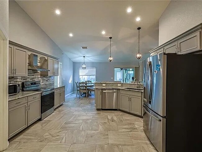 Building Photo - Private Screen in Pool Home 3/2 in Kingsland Country Estates