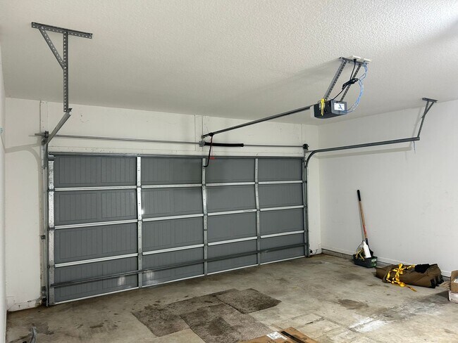 Building Photo - 651 Red Oak Ln