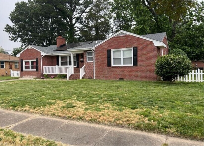 Building Photo - 2754 Greendale Ave