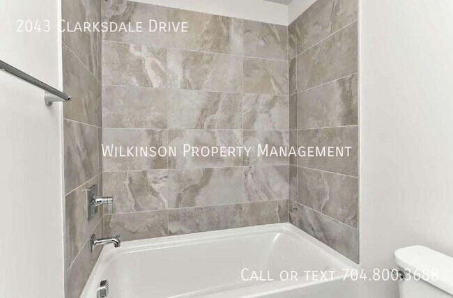 Building Photo - 2043 Clarksdale Dr