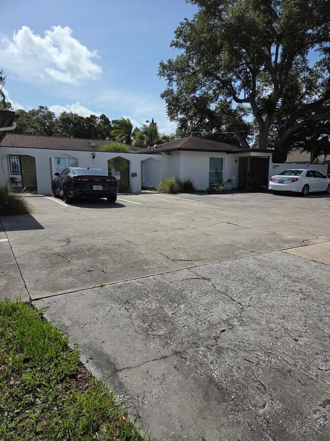Building Photo - 77 Overbrook Blvd
