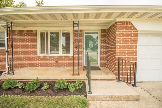 Building Photo - Cute 3 BR Ranch in Romney - 10 Minute Drive to Lafayette!