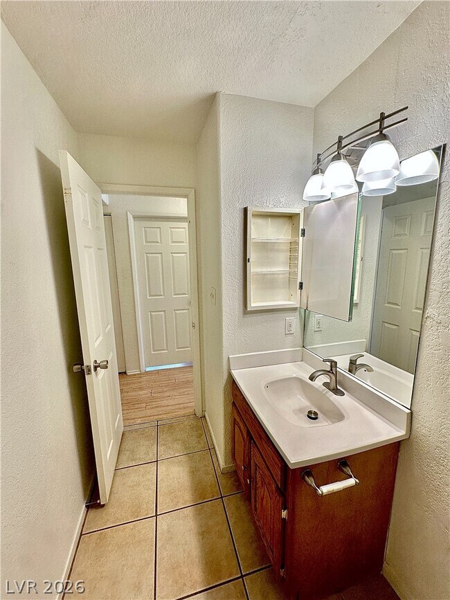 Building Photo - 5042 S Rainbow Blvd