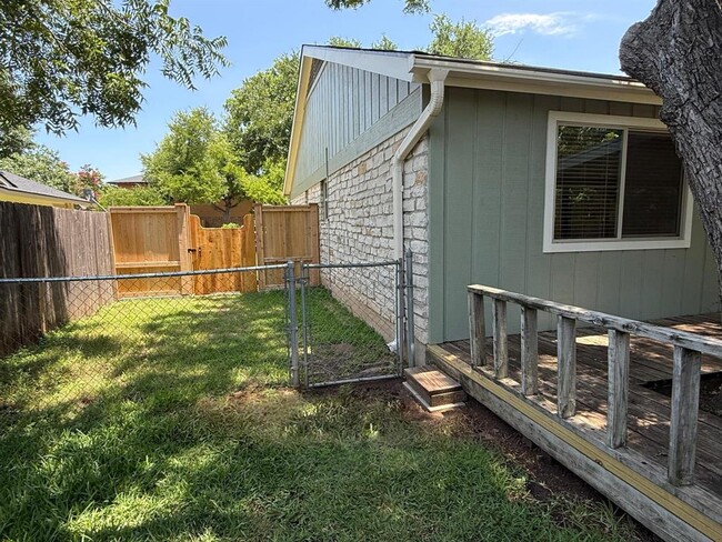 Building Photo - 2631 Oak Meadow Dr