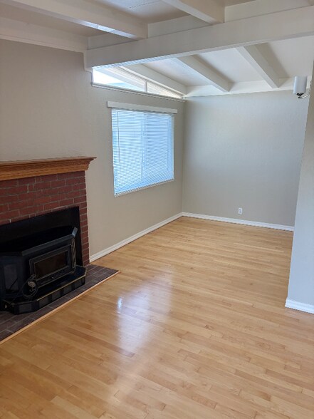 Building Photo - 2528 Rose Way