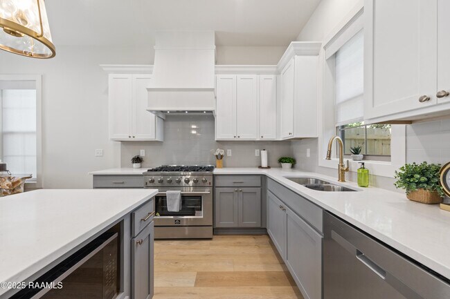 Building Photo - 103 Steiner Oaks