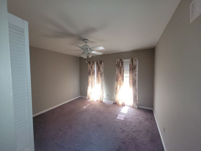 Building Photo - 3 bedroom 2 baths