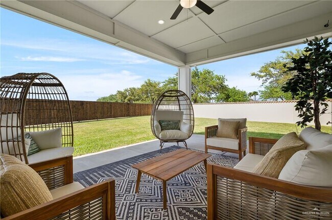 Building Photo - 33 E Silos Ave