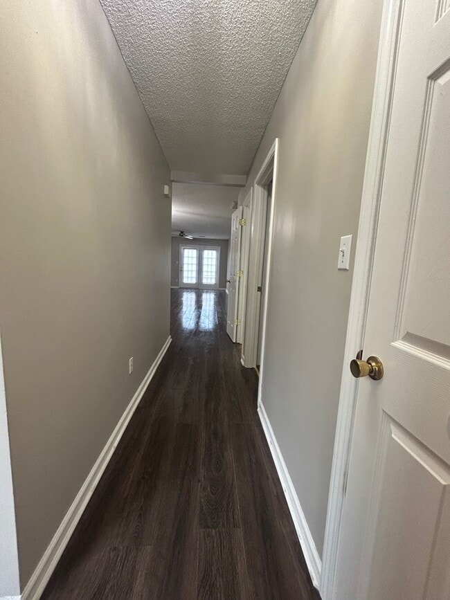 Building Photo - 122 Red Coat Ln