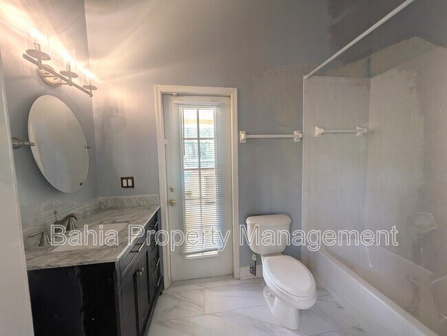 Building Photo - 10411 Riverburn Dr