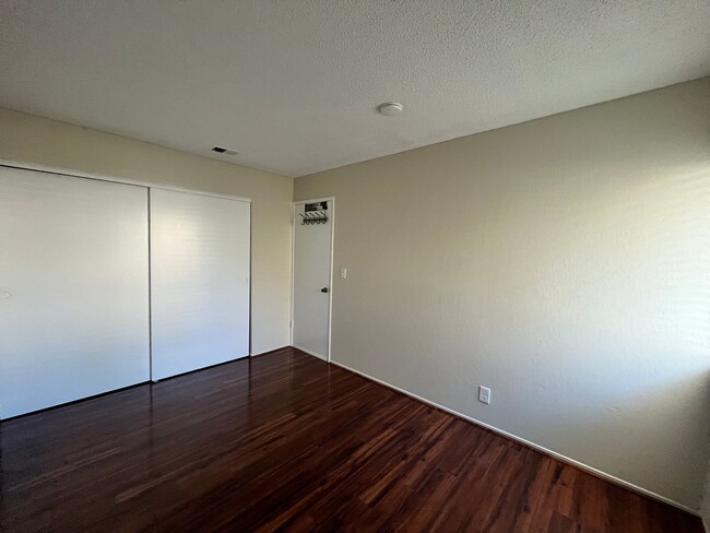 Building Photo - Two Story Three Bedroom Townhouse in San J...