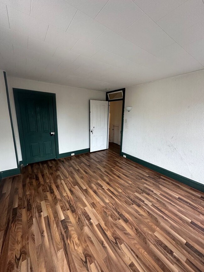 Building Photo - 218 S 6th St