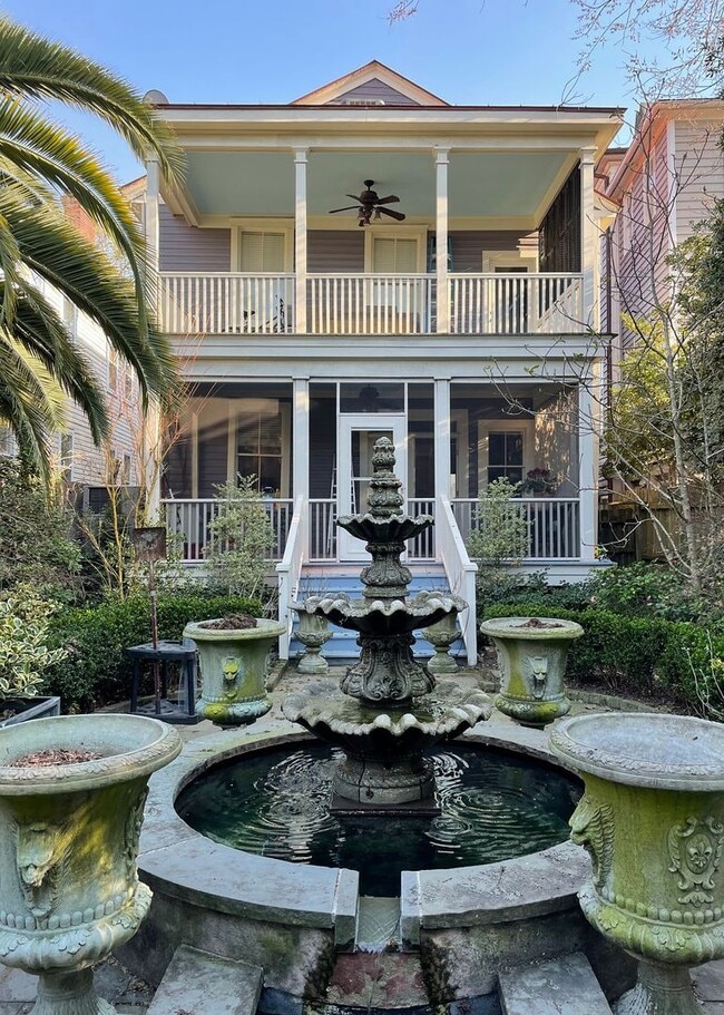 Building Photo - Available for lease May-September 2026. Stunning Fully-Furnished 3 BR/2.5 BA Available in the Hea...